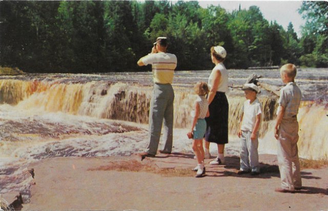 :pwer Tahquamenon Falls in Michigan's Upper Peninsula